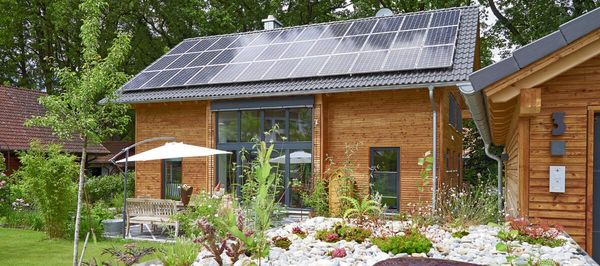 Holzhaus bauen - Bauen mit Holz schützt das Klima. Foto: Sonnleitner Holzbauwerke
