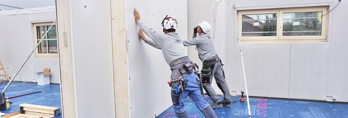 Fertighausmonteure für Innenausbauarbeiten (Regnauer Objektbau)