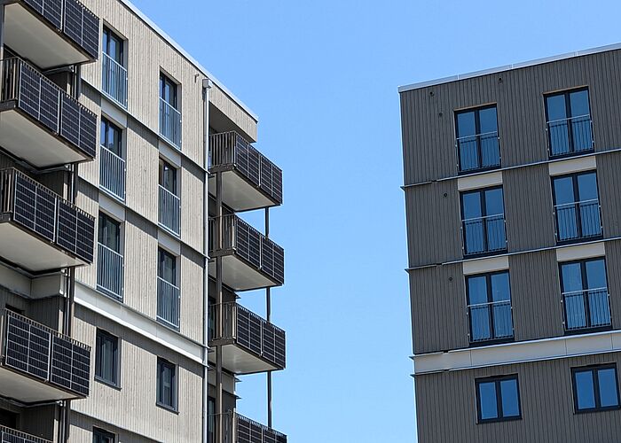 Serielle Sanierung Fassade und Aufstockung – Allacher Straße München, Huber & Sohn