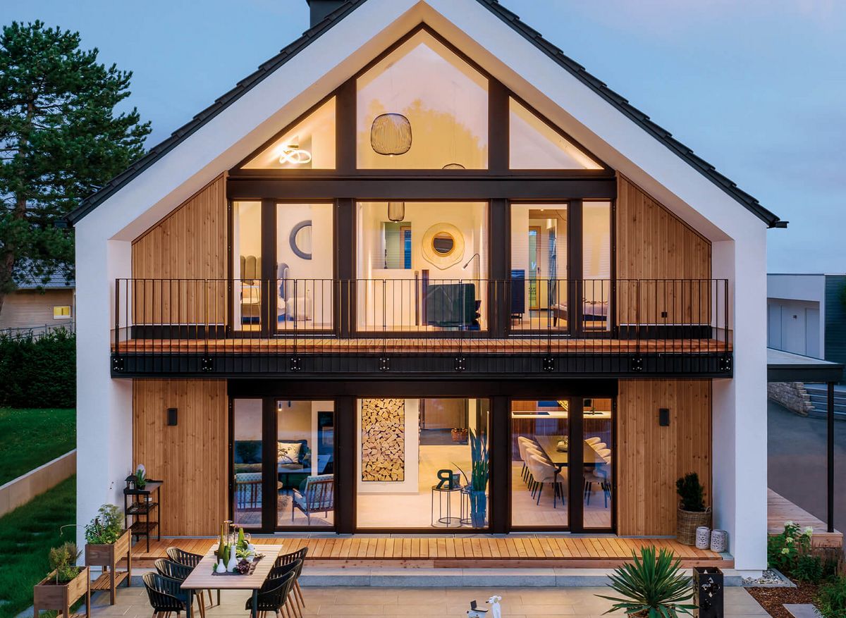 Musterhaus Klara von Regnauer besticht durch Modernität und Wohnkomfort im Bereich regionstypischer Ökohäuser aus Holz. Foto: Regnauer Hausbau 