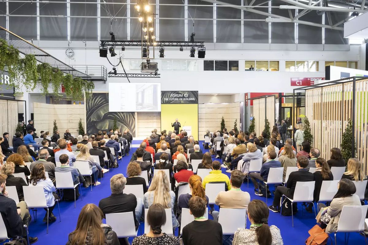Vorträge von renommierten Bauexperten und Architekten bereichern die BAU 2025. Foto: Messe München GmbH 