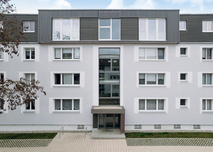 Serielle Sanierung und Dachaufstockung – Bradleystraße Neu-Ulm, B&O Bau