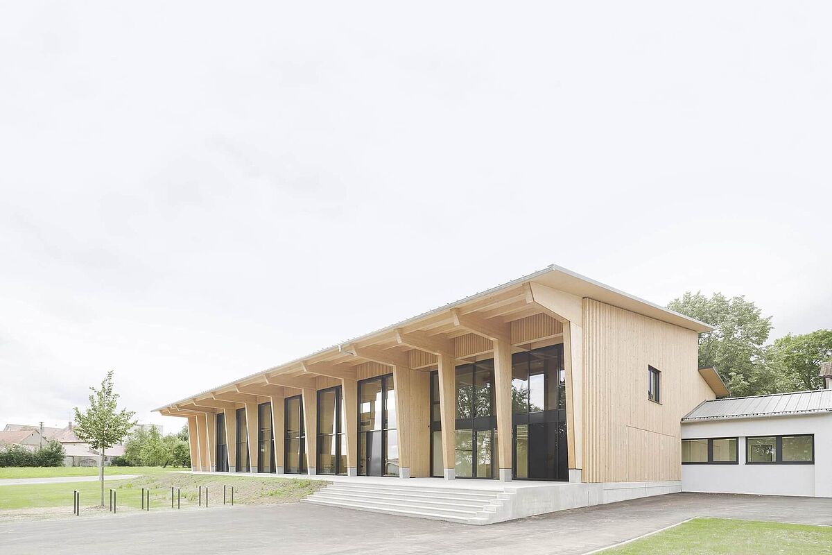 Mehrzweckhalle Ingerkingen: Ausgezeichnetes Weiterbauen im Bestand – ressourcenschonend, multifunktional und architektonisch überzeugend. Foto: Atelier Kaiser Shen