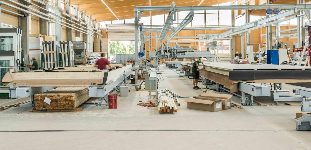 Zimmerer:in für unsere Produktion (Huber & Sohn)