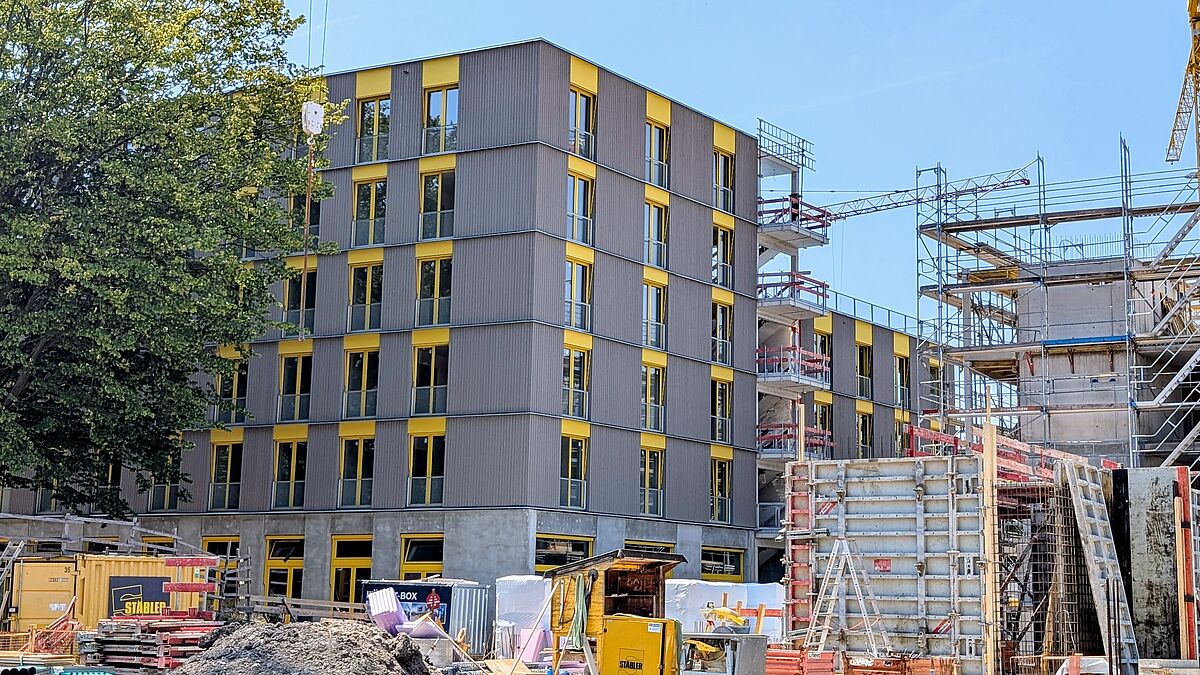 Beim mehrgeschossigen Holzhybridbau muss der Förderantrag vor dem Baustart gestellt werden. Foto: Holzbauwelt.de