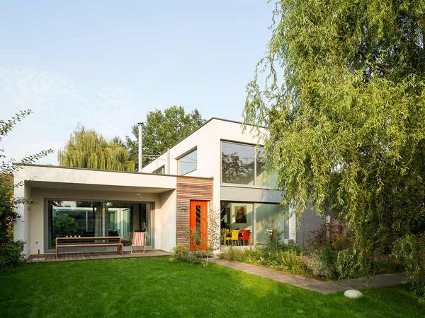 Massivholzhhaus Flachdach-Holzhaus im Bauhaus-Stil