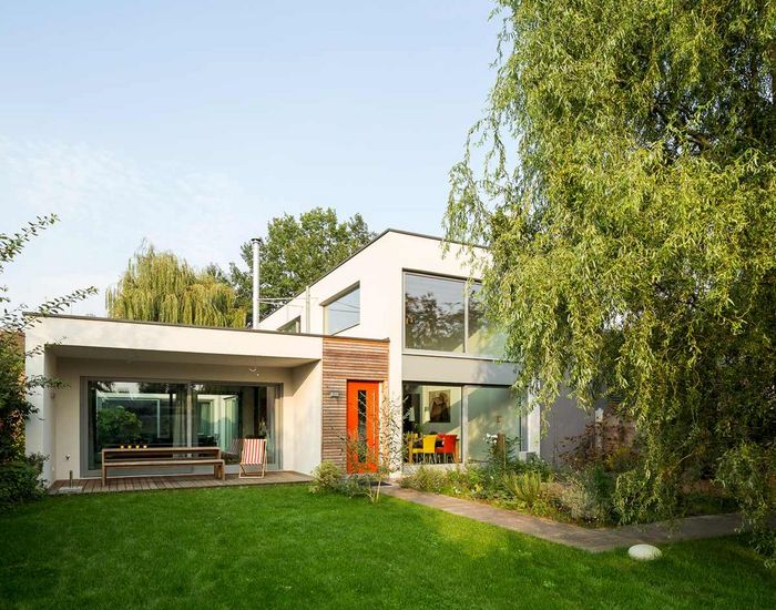 Flachdach-Holzhaus im Bauhaus-Stil