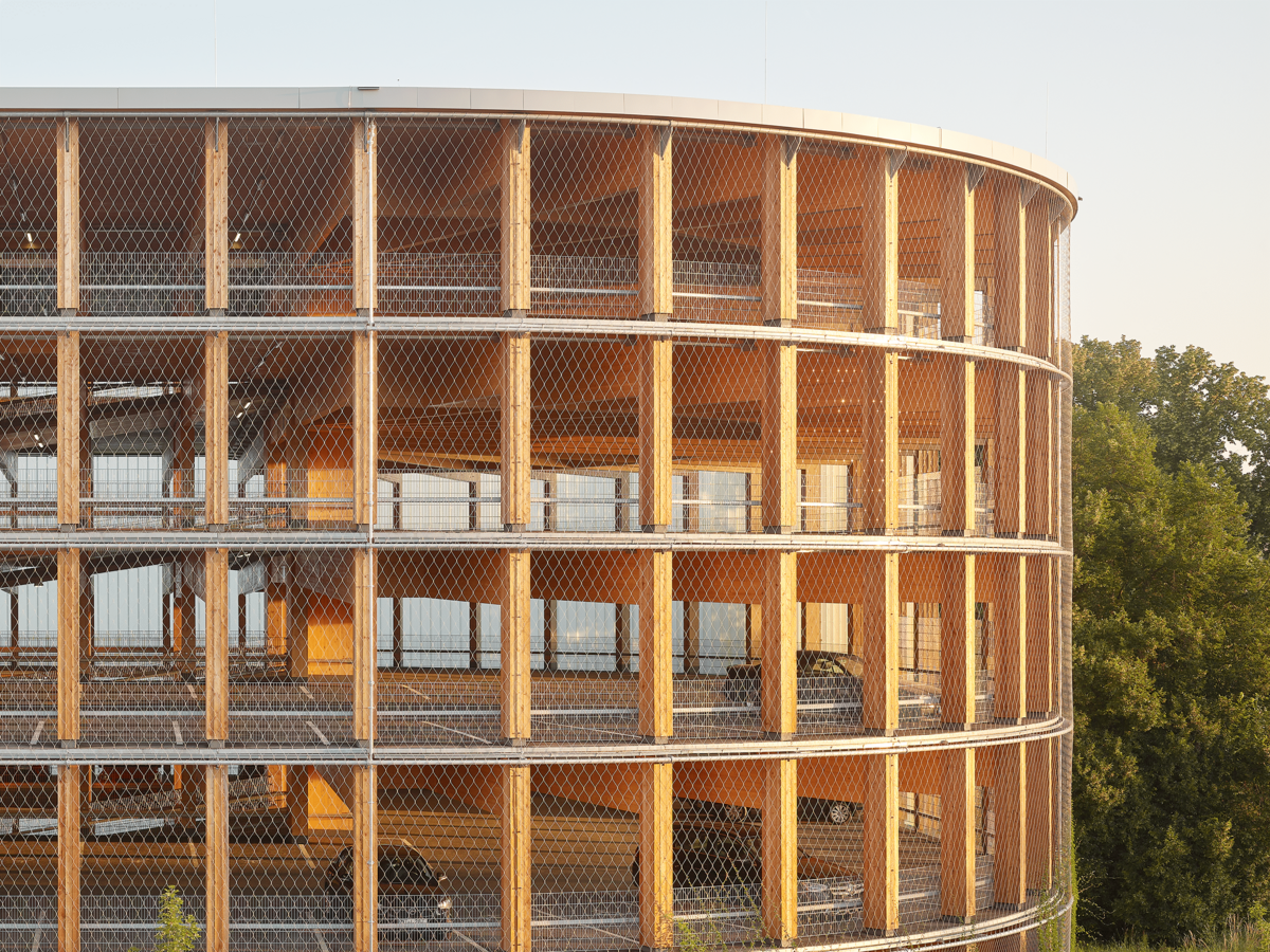 Holzparkhaus Wendlingen: Das fünfgeschossige IBA’27-Projekt steht für kreislauffähigen Holzbau mit rückbaubarer Konstruktion. Foto: IBA'27