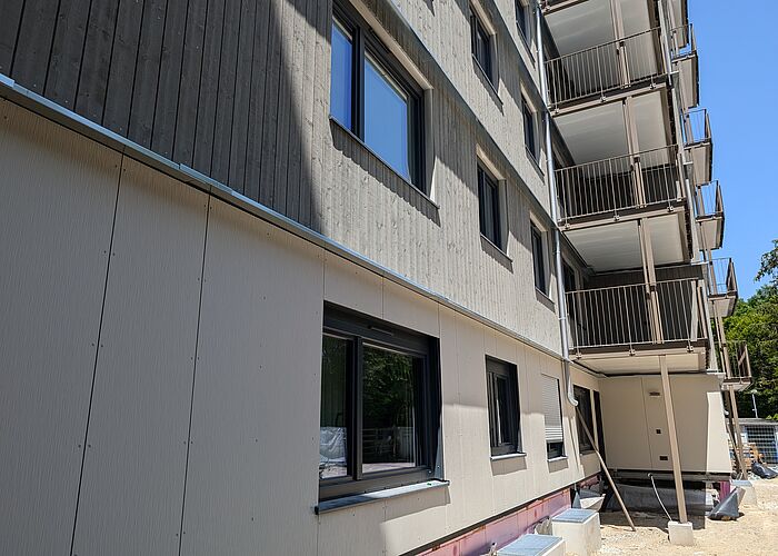 Serielle Sanierung Fassade und Aufstockung – Allacher Straße München, Huber & Sohn