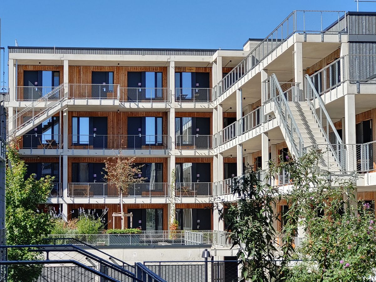 Studenten-Wohnquartiere lassen sich als Micro-Apartments in Holzmodulbauweise effizient fertigen. Foto: Holzbauwelt.de