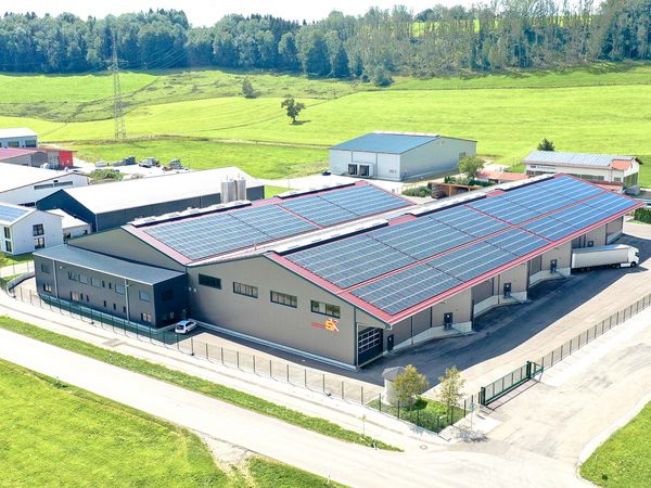  Produktionshallen mit Büro, Lager oder Wohnung