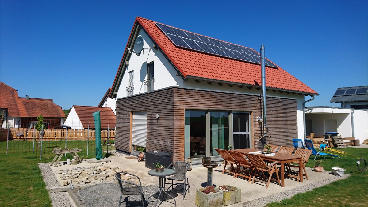 Entscheidend beim Hausbau ist heute der ökologische CO2-Fußabdruck: Hier punktet das nachhaltige Holzfertighaus. Foto: Sigurd Maier / Holzbauwelt.de