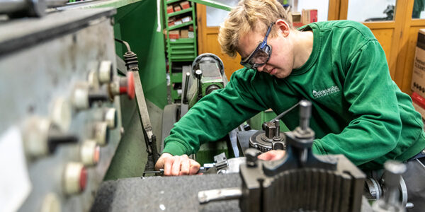 AUSZUBILDENDE:R METALLBAUER:IN 2026 FÜR KONSTRUKTIONSTECHNIK (Huber & Sohn)