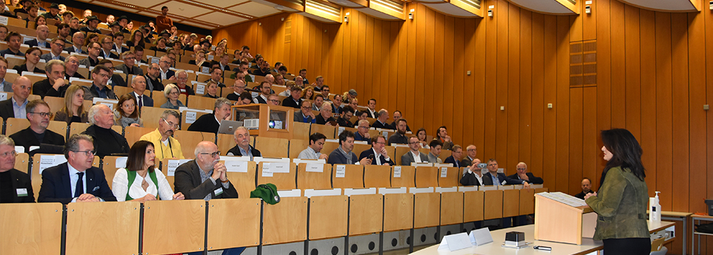 Im Hörsaal der Technischen Hochschule Rosenheim findet am 4./5. März 2026 das 2. Internationale Wood BioEconomy-Forum (WBE) statt. Foto: Forum Holzbau
