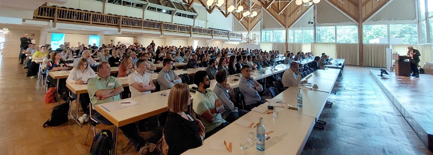 Entscheider und Planer im Austausch zu aktuellen Lösungen und Best Practices für den mehrgeschossigen Holz- und Holz-Hybridbau. Foto: Forum Holzbau